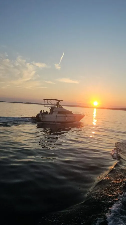 Plovidba u zalazak sunca u Puli gliser jahtom - Pula Boats 