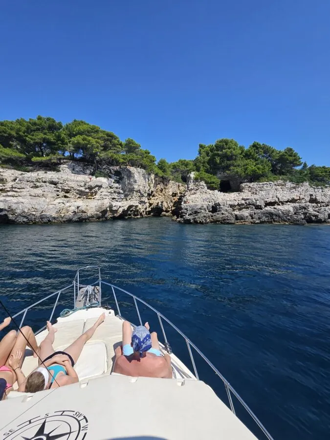 Plovidba u zalazak sunca u Puli gliser jahtom - Pula Boats 