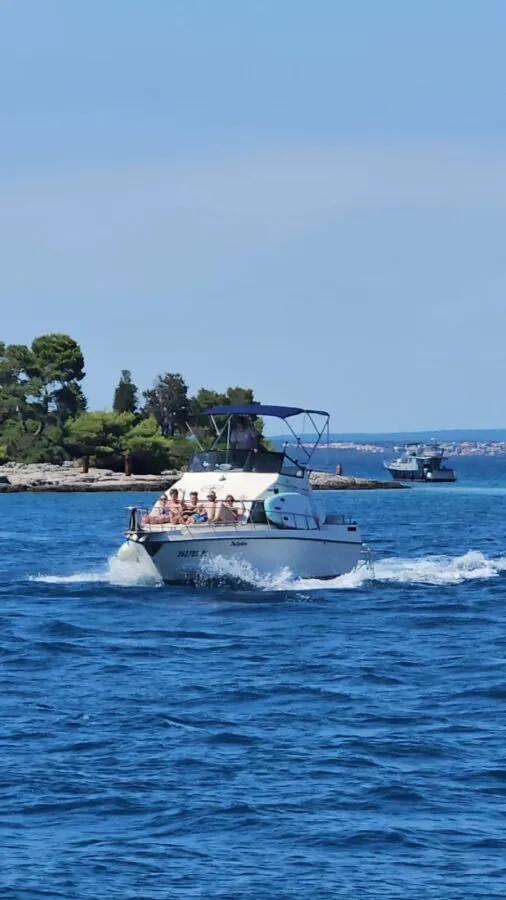 Plovidba u zalazak sunca u Puli gliser jahtom - Pula Boats 
