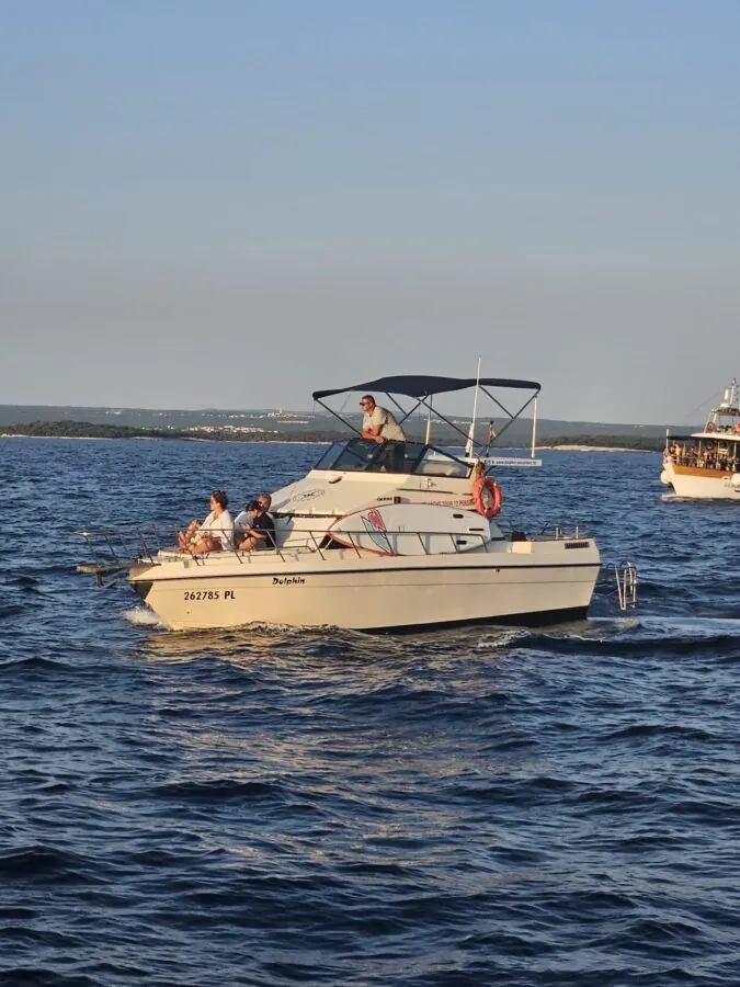 Plovidba u zalazak sunca u Puli gliser jahtom - Pula Boats 