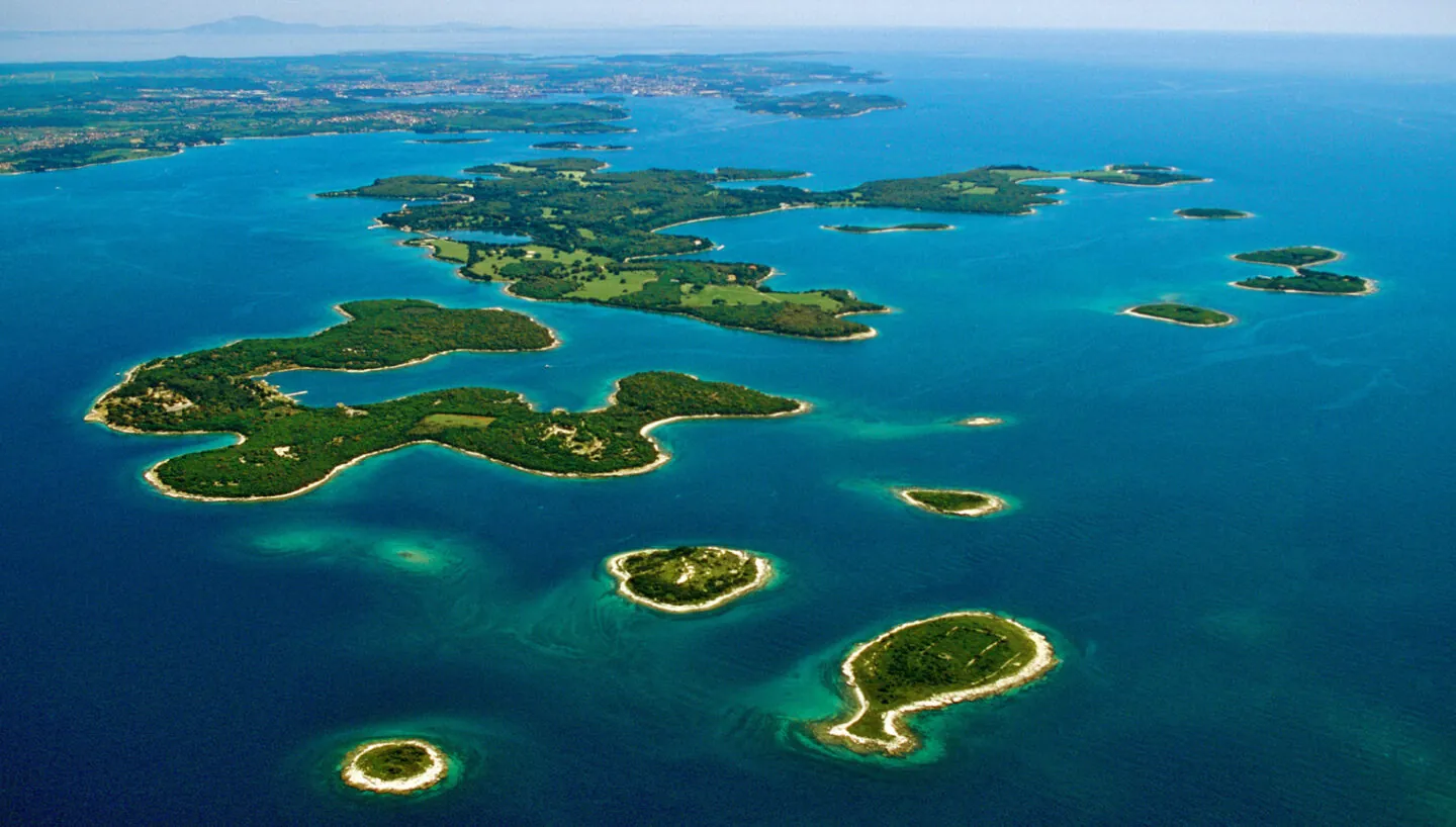 Nationalpark Brijuni vom Meer aus – eine einzigartige Perspektive auf Istrien - Pula Boats 